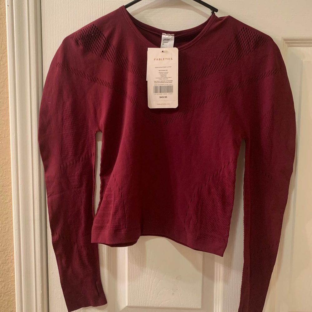 NWT Sarah Sculptknit long sleeve exercise top